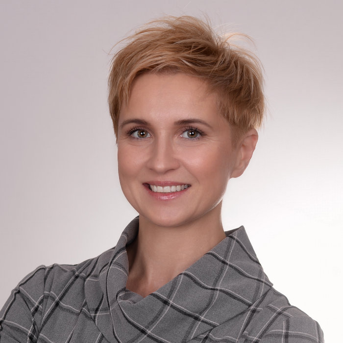 NAUCZYCIELKA JOGI
